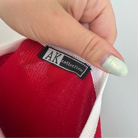 Anne Klein Vtg Y2K Red Sleeveless Tank Top with Rhinestone Graphic & White Trim - Picture 6 of 6